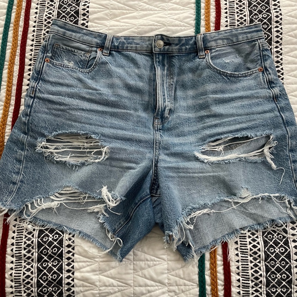 American Eagle baggy mom shorts